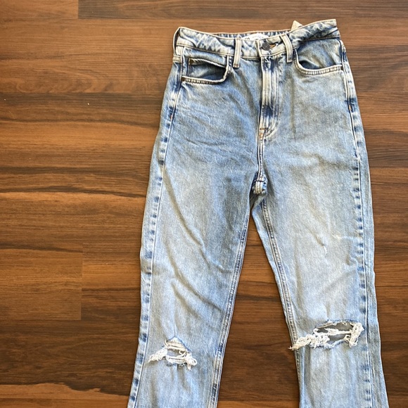 Zara, split flare leg style jeans. Size 2. High rise. My favorite jeans ever - Picture 8 of 11